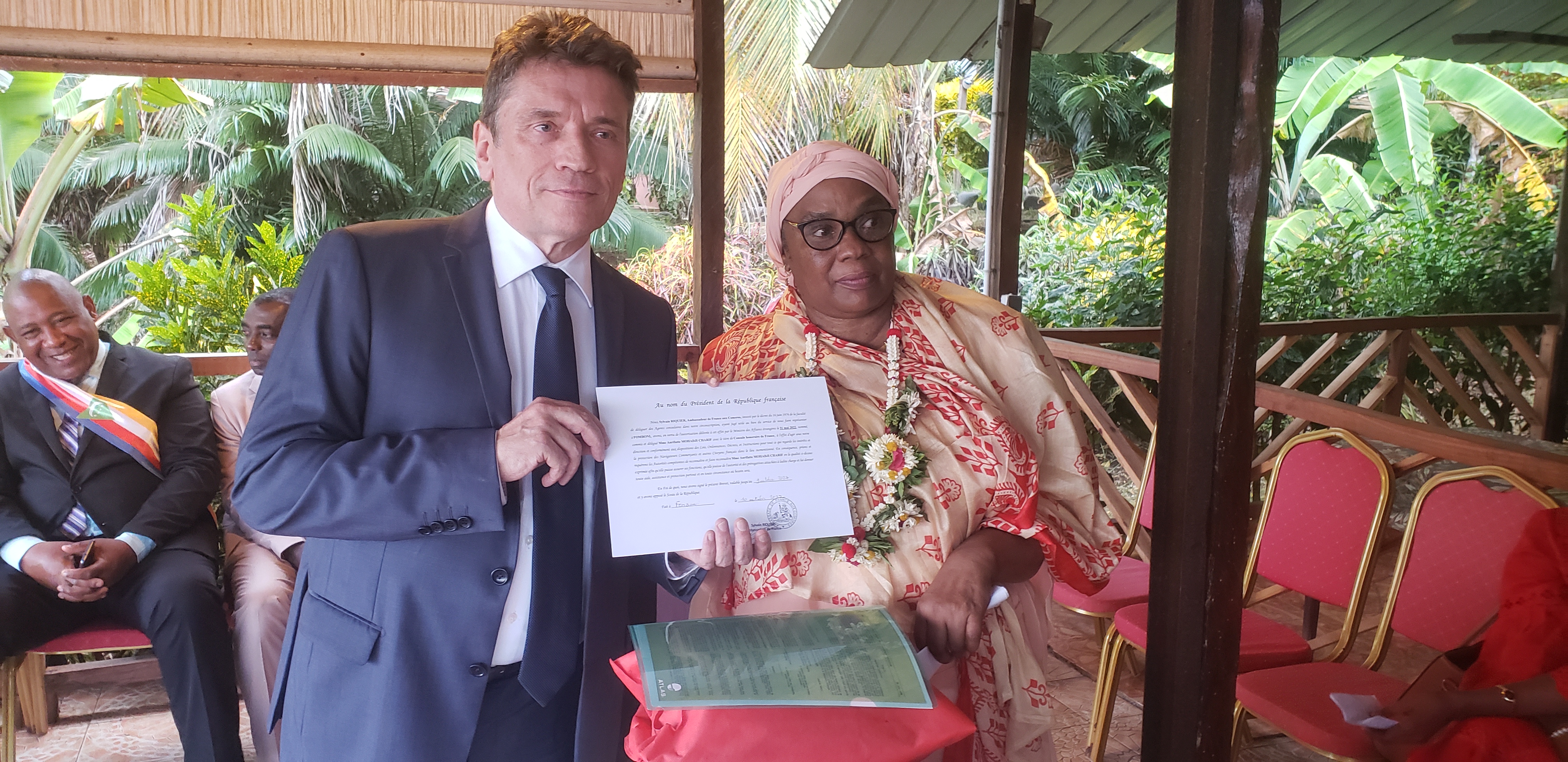 image Mme Anrifatte Mohadji investie consule honoraire de l'ambassade de France à Mohéli